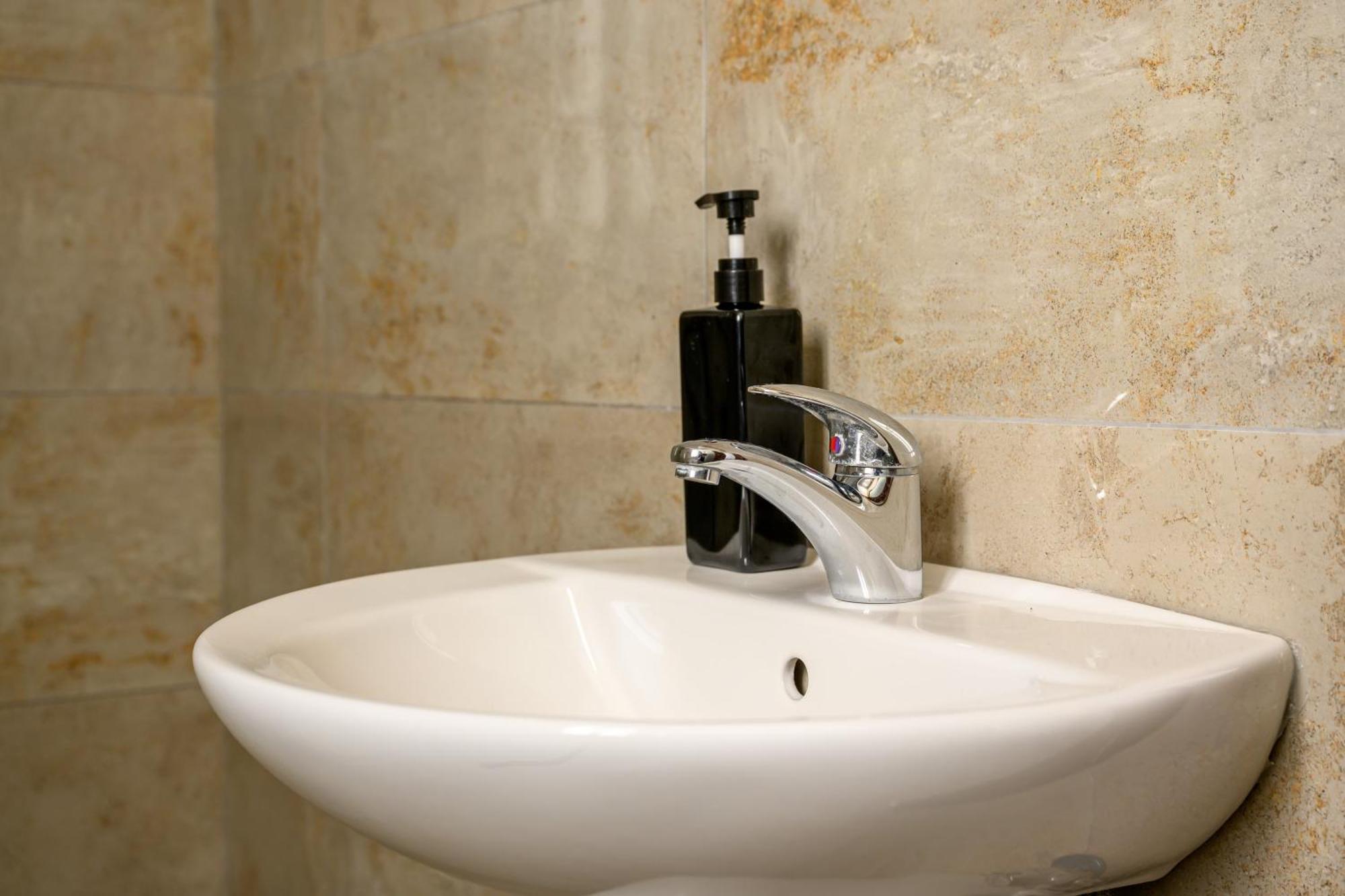 F11 Room 2, Private Room Two Single Beds Shared Bathroom In Shared Flat Msida Zewnętrze zdjęcie