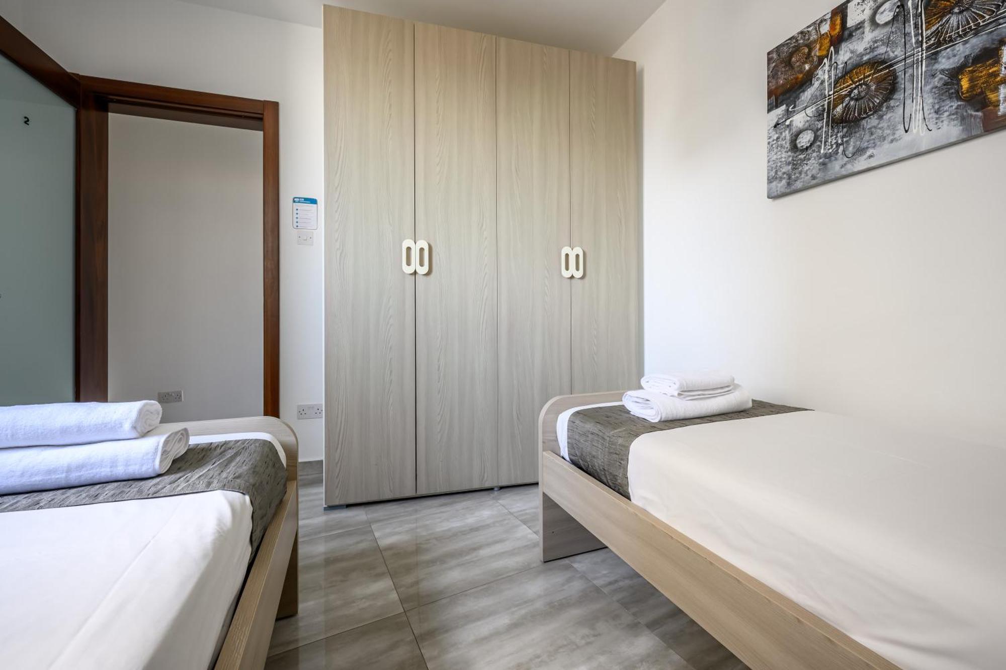 F11 Room 2, Private Room Two Single Beds Shared Bathroom In Shared Flat Msida Zewnętrze zdjęcie